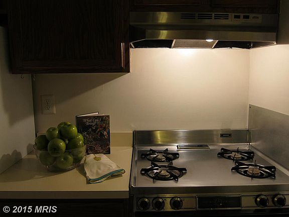 5th image of 3915 Lyndhurst Dr APT 201