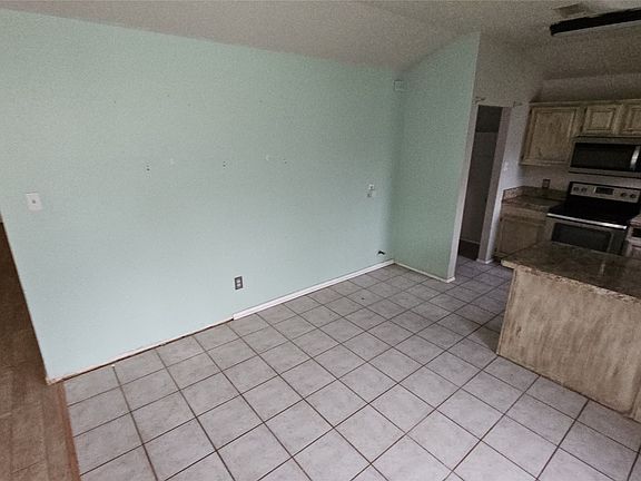 4th image of 1221 Nicole Way