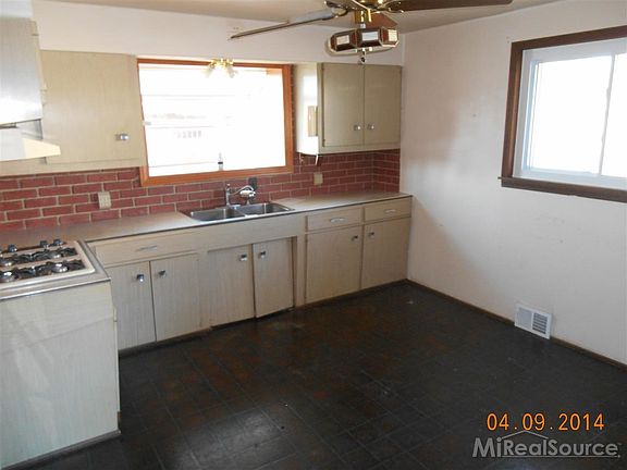 5th image of 17186 Park Ln