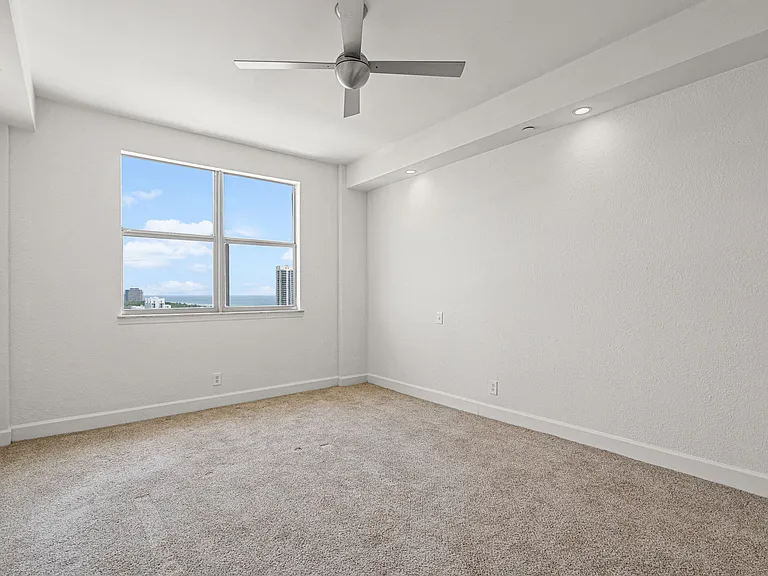 401 69th St #101 — Photo 33