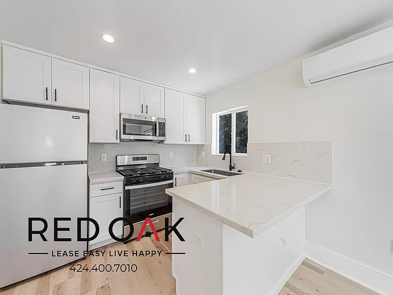 1861 S Sycamore Ave #186575B — Photo 7