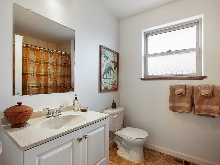 705 Valley View Dr — Photo 23