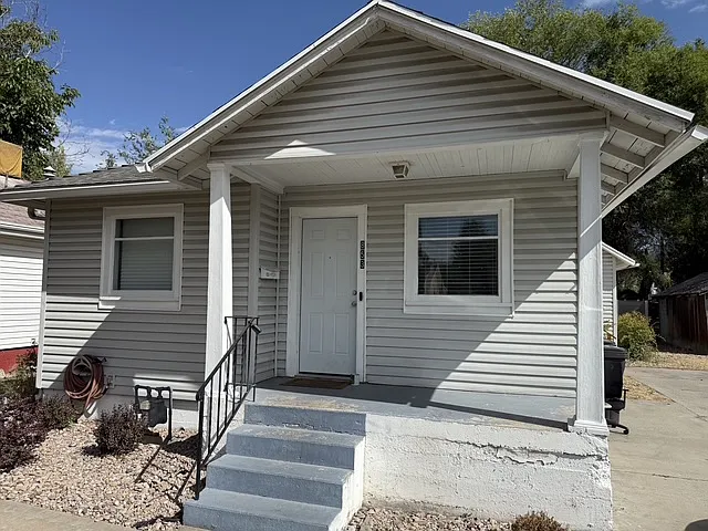 853 E 300 N — Photo 1