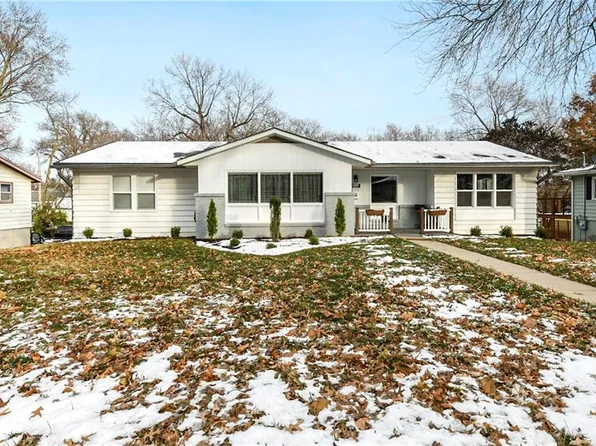 1809 Grand Ave, Leavenworth, KS 66048