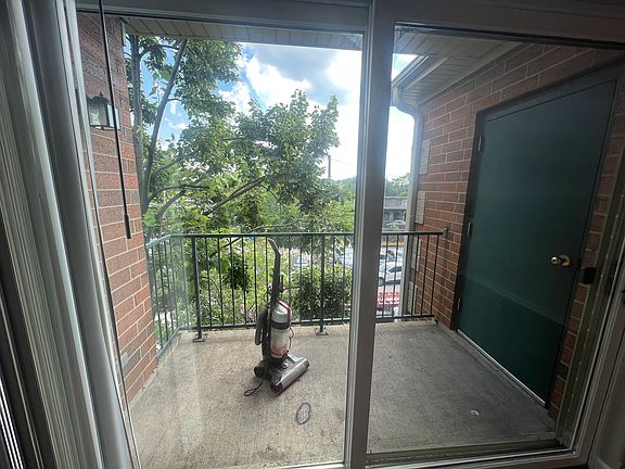 2nd image of 5049 N Northwest Hwy APT 203