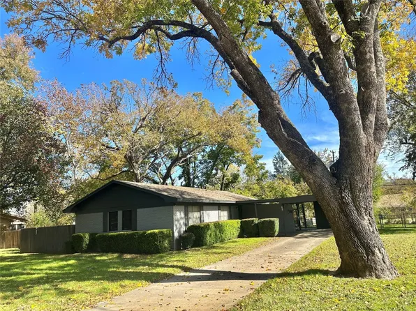 304 Line Dr, Gainesville, TX 76240