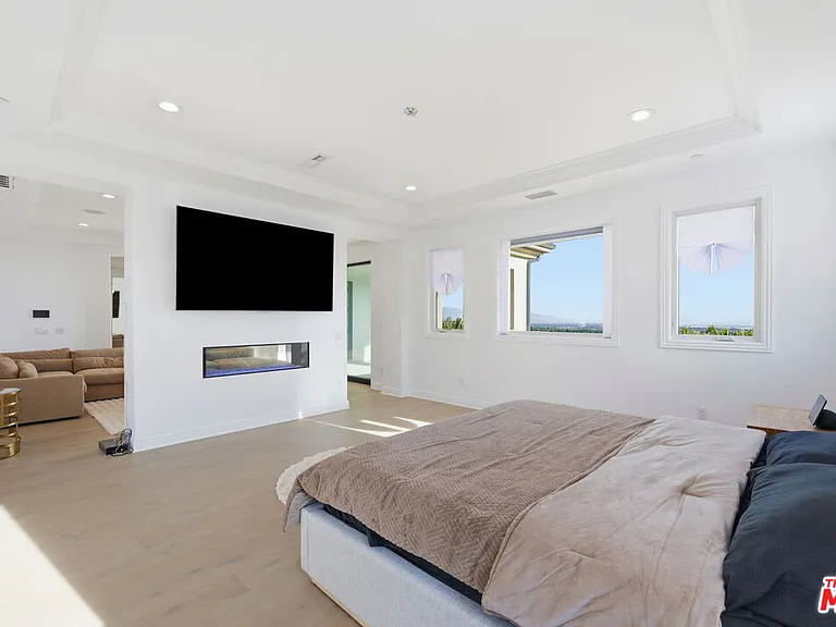 20448 W Liverpool Way — Photo 30
