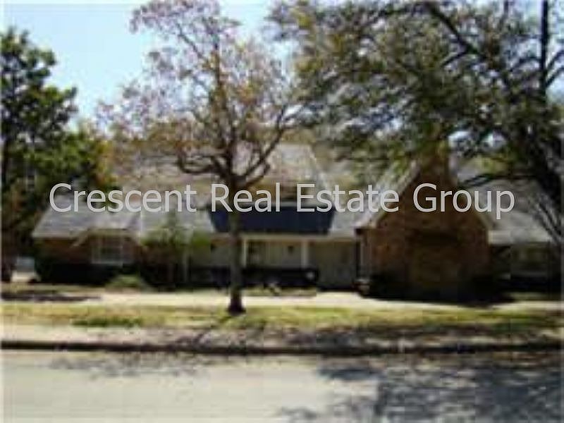 942 Greenbriar