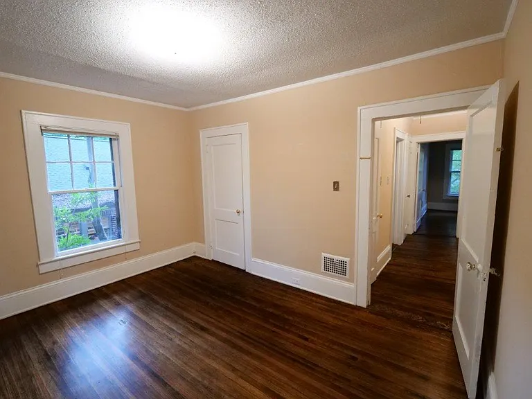 1110 E Worthington Ave — Photo 14
