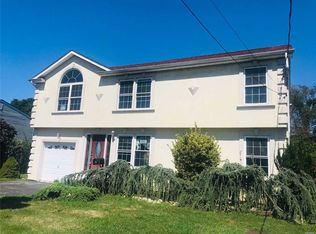 13 Montgomery St, Brentwood, NY 11717
