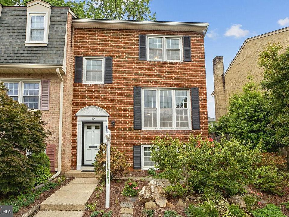 1st image of 19 W Chapman St