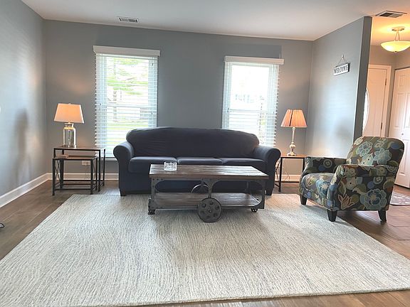 4th image of 1181 W Bryn Mawr Ave