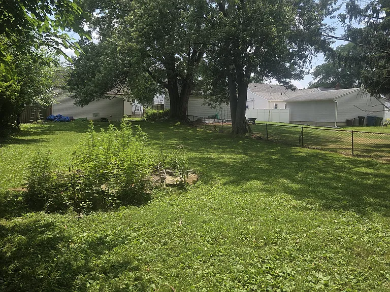 11412 Woodview Blvd — Photo 36