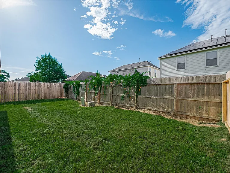 12230 Hawthorne Hill Cir — Photo 46