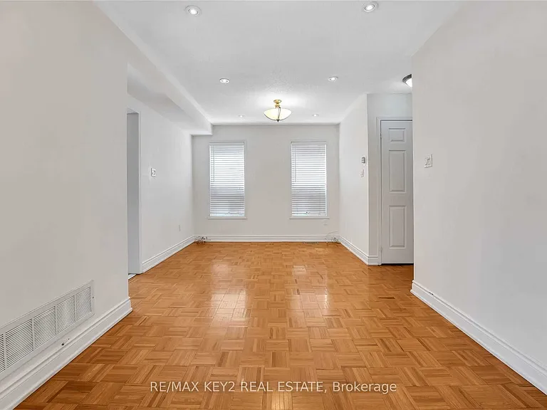 633 Caboto Trl — Photo 10