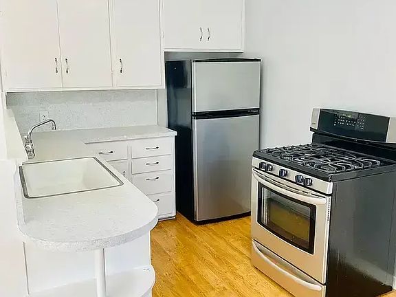5th image of 124 Colorado Ave