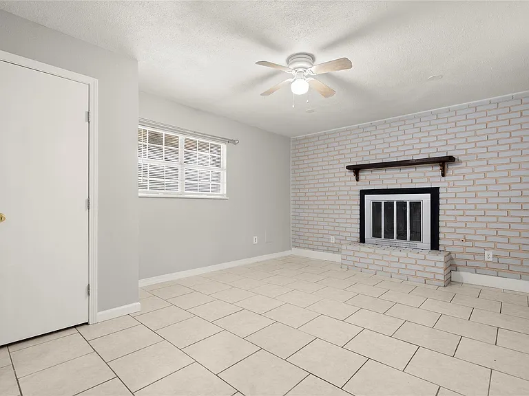 907 Northbend Dr — Photo 16
