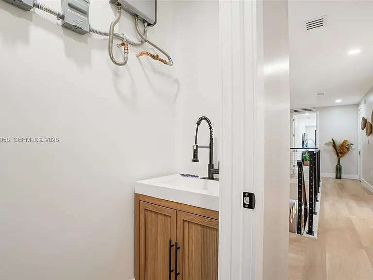 701 SW 17th St — Photo 40