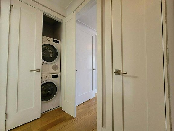 5th image of 50 W 97th St APT 15M