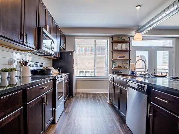 2nd image of 923 N Meridian St #314