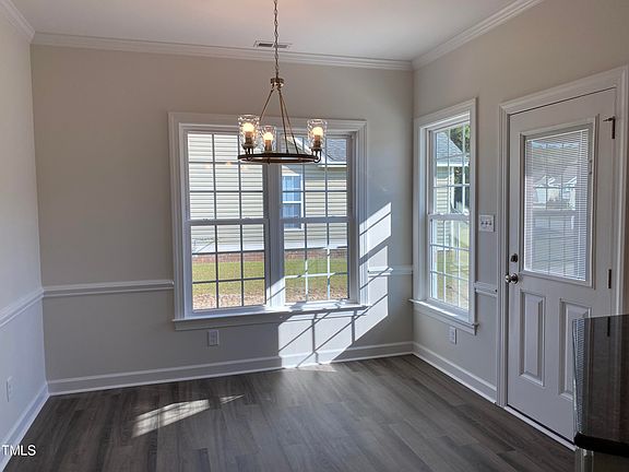 5th image of 121 Vineyard Ct