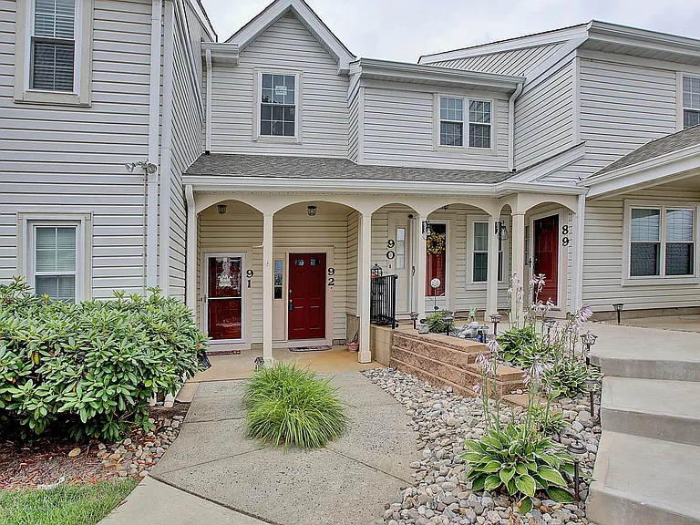 92 Tulip Ln — Photo 15