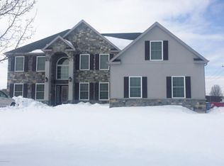 1025 Ledgeview Dr, West Pittston, PA 18643