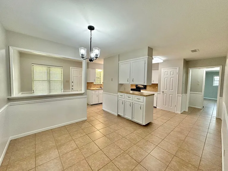 2448 Holly Ln — Photo 10