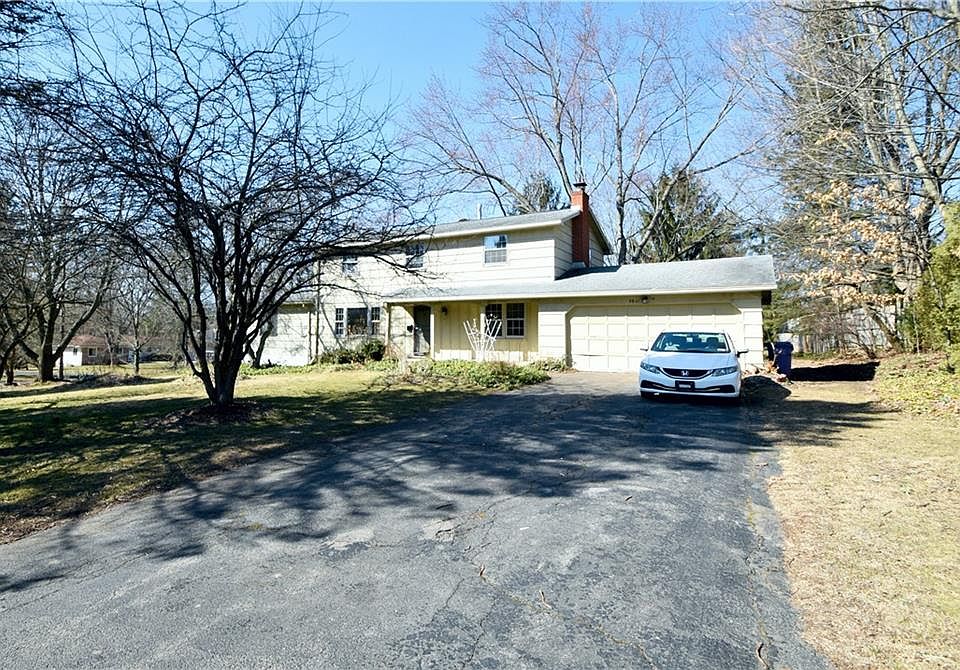 1st image of 75 Woodline Dr