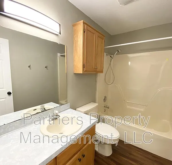 831 N 54th Ave — Photo 9