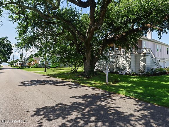 2nd image of 402 S Nicholson Ave
