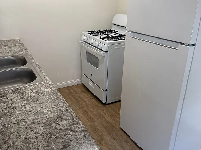 4729 San Vicente Blvd — Photo 17