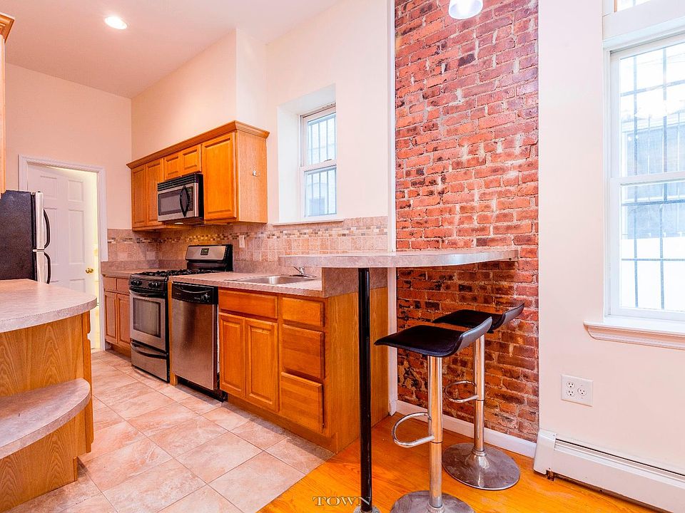 2nd image of 3013 Fort Hamilton Pkwy APT 1R
