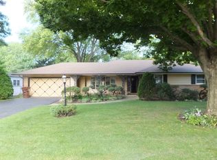 2426 Devonshire Dr, Rockford, IL 61107