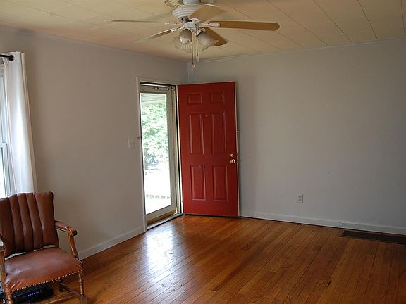 3rd image of 212 Doyle Ave
