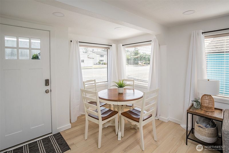 2nd image of 4711 Pacific Way