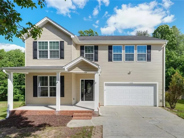 1048 Megan Cross Ln, Kernersville, NC 27284