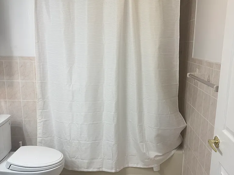 374 Sip Ave #1R — Photo 10