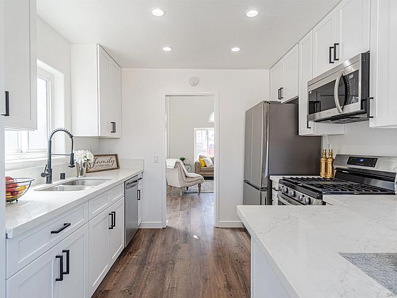 3rd image of 1650 Lisbon Pl