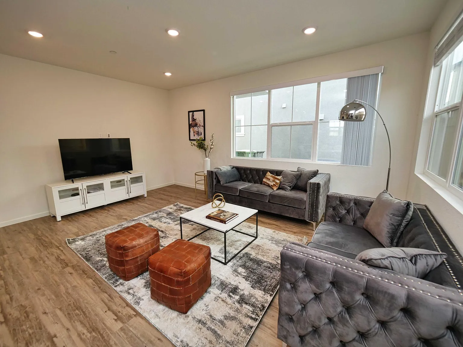 4 bed, 2145 sqft, $6,000 — Photo 1