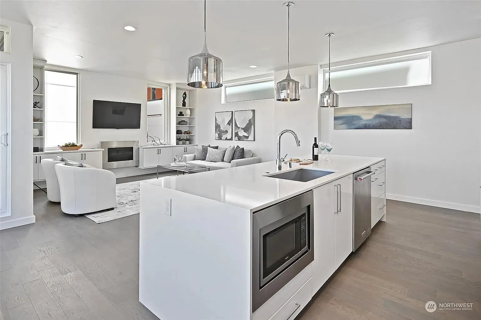 3 bed, 2.5 bath, 1880 sqft, $1,600 — Photo 3