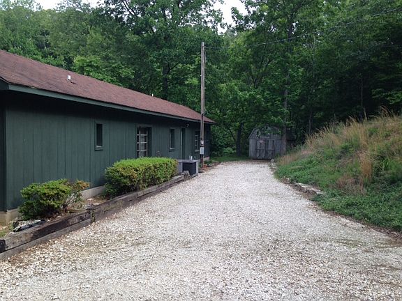5th image of 302 Happy Hollow Dr