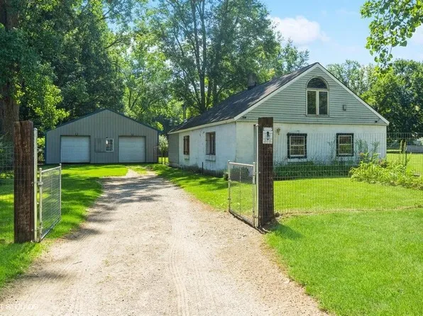 1865 Bakertown Rd, Buchanan, MI 49107