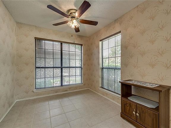 5th image of 1020 Ledgemont Dr