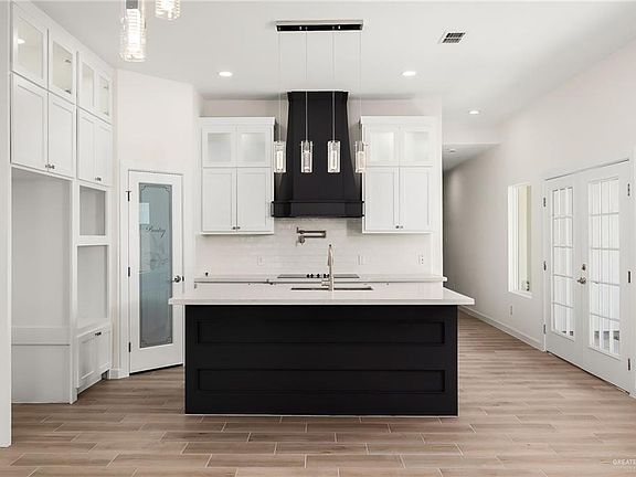 4th image of 4008 S Rodman Ln