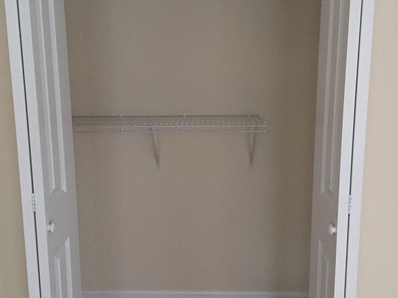 3rd image of 850 W Cornelia Ave #2N