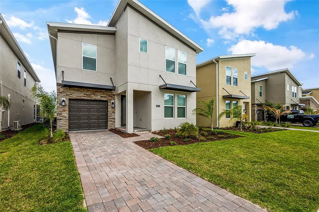 6 bed, 5.0 bath, 3275 sqft, $3,895 — Photo 2