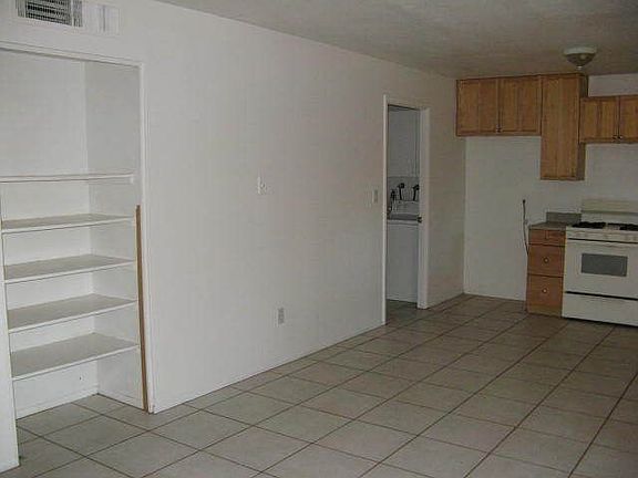 3rd image of 620 E Fordham Dr