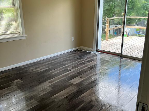 3rd image of 2415 Northwood Ave APT 1