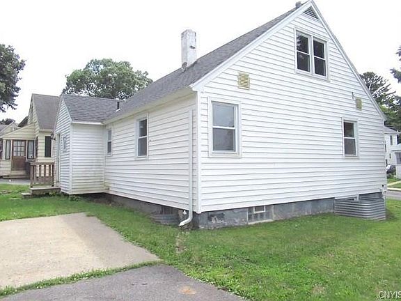 3rd image of 401 Montrose Ave